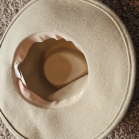 Universal Thread Felt Fedora Hat - Picture 3 of 4
